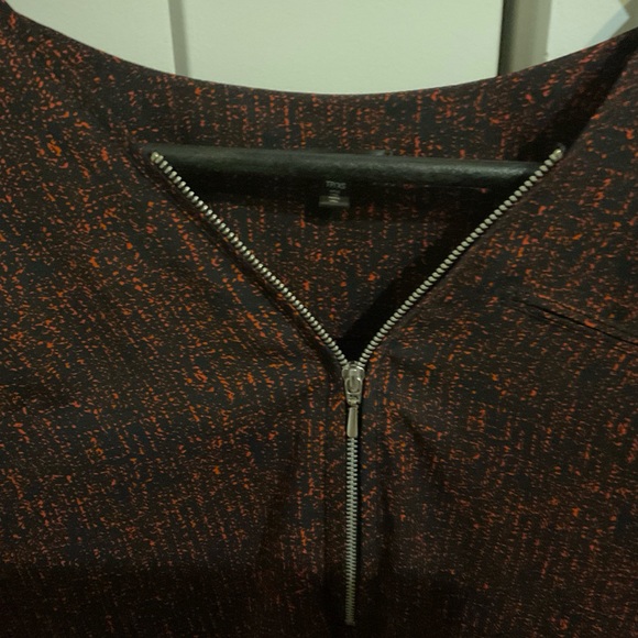 Black and red blouse - Picture 3 of 5